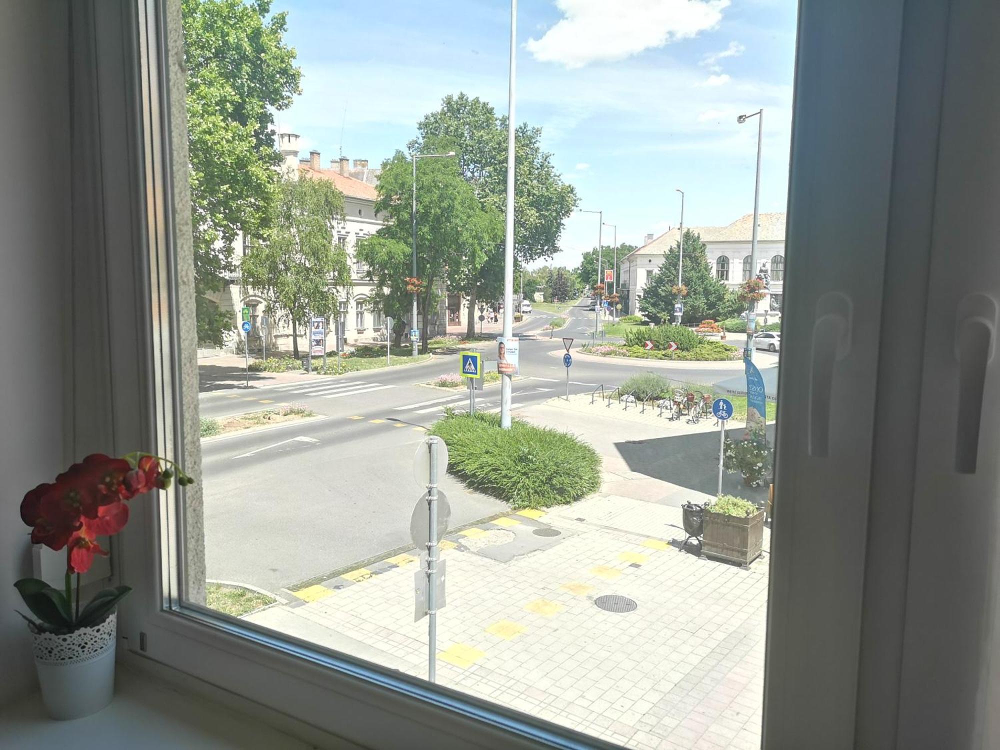 Centrum Luxus Apartman Makó Exterior foto